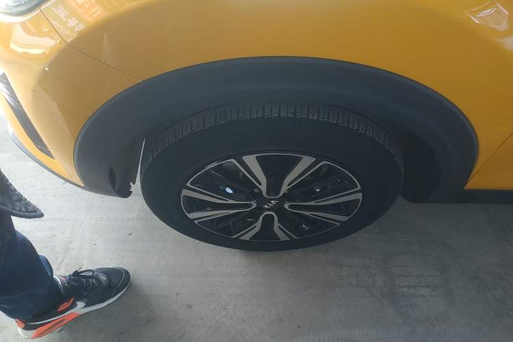 Used Kia kx1 Stonic 2019 1.4L Automatic Sport Edition China VI Left Front Wheel Hub