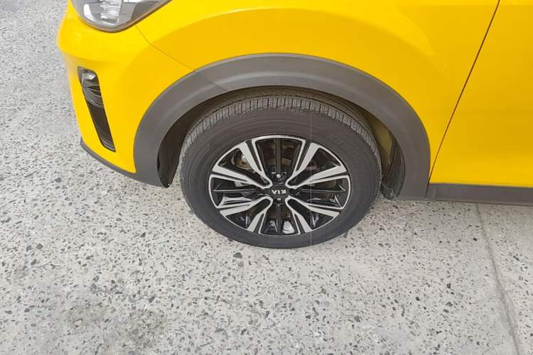Used Kia kx1 Stonic 2019 1.4L Automatic Fun Edition China VI Left Front Wheel Hub