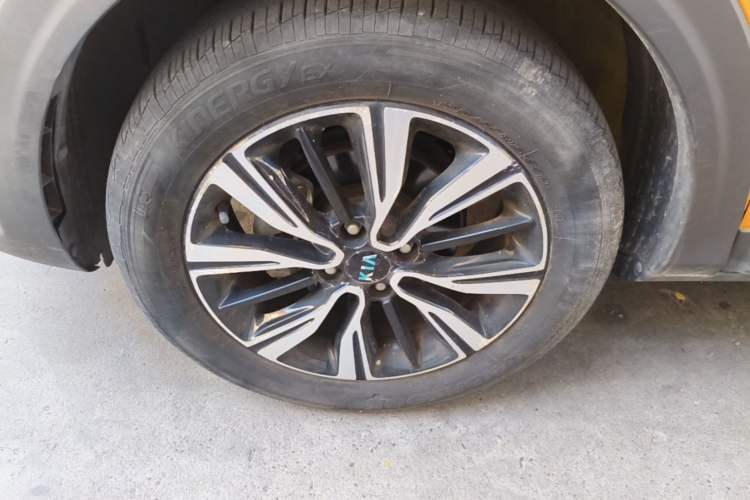 Used Kia kx1 Stonic 2019 1.4L Automatic Sport Edition China VI Left Front Wheel Hub