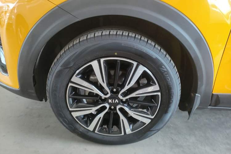 Used Kia kx1 Stonic 2019 1.4L Automatic Sport Edition China VI Left Front Wheel Hub
