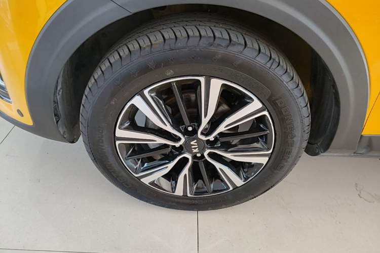 Used Kia kx1 Stonic 2019 1.4L Automatic Sport Edition China VI Left Front Wheel Hub