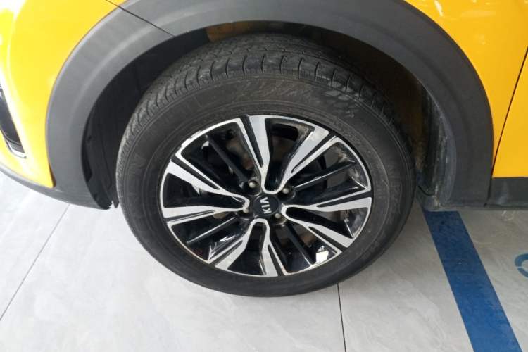 Used Kia kx1 Stonic 2019 1.4L Automatic Fun Edition China VI Left Front Wheel Hub