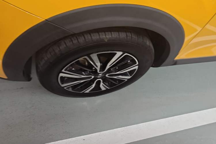 Used Kia kx1 Stonic 2019 1.4L Automatic Sport Edition China VI Left Front Wheel Hub