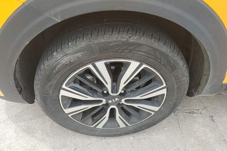 Used Kia kx1 Stonic 2019 1.4L Automatic Fun Edition China VI Left Front Wheel Hub