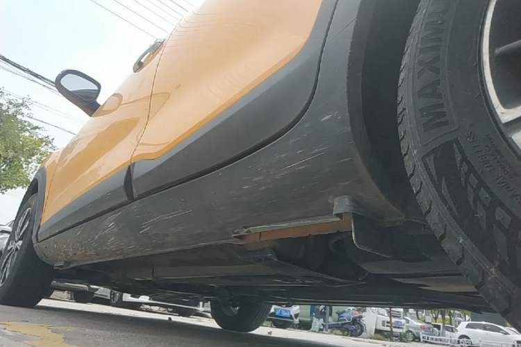 Used Kia kx1 Stonic 2019 1.4L Automatic Fun Edition China VI Left Side Sill