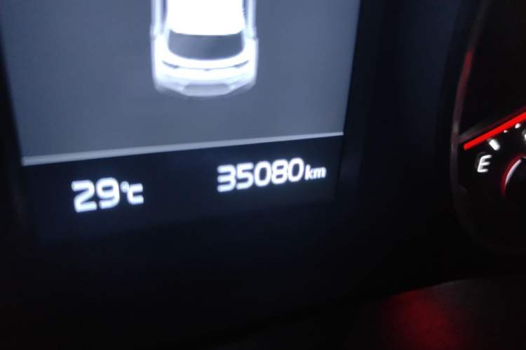 Used Kia kx1 Stonic 2019 1.4L Automatic Sport Edition China VI Odometer Close Up