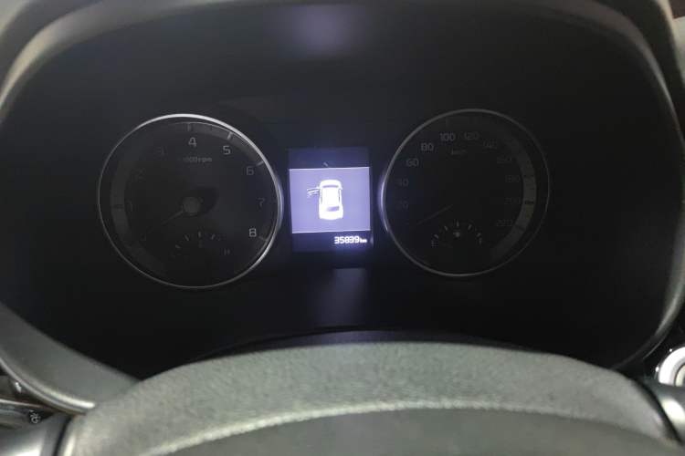 Used Kia kx1 Stonic 2019 1.4L Automatic Sport Edition China VI Odometer Close Up