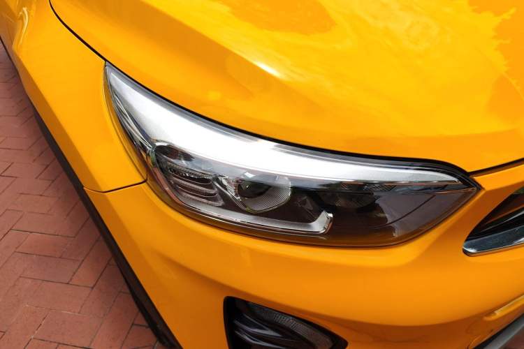 Used Kia kx1 Stonic 2019 1.4L Automatic Sport Edition China VI Right Front Headlight