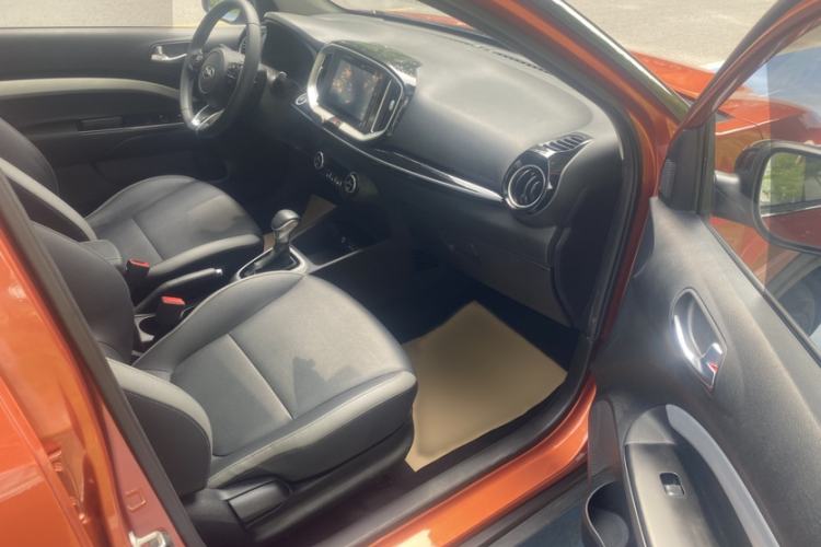 Used Kia kx1 Stonic 2019 1.4L Automatic Sport Edition China VI Right Front Seat