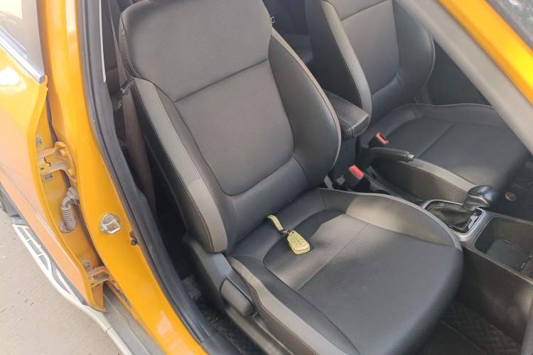 Used Kia kx1 Stonic 2019 1.4L Automatic Fun Edition China VI Right Front Seat