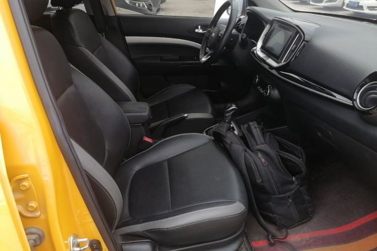 Used Kia kx1 Stonic 2019 1.4L Automatic Sport Edition China VI Right Front Seat