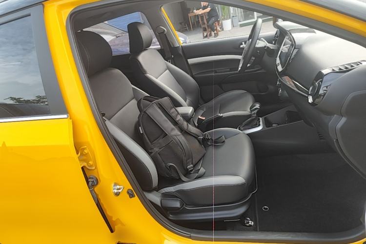 Used Kia kx1 Stonic 2019 1.4L Automatic Fun Edition China VI Right Front Seat