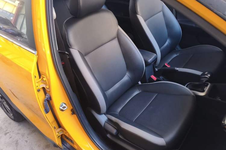 Used Kia kx1 Stonic 2019 1.4L Automatic Sport Edition China VI Right Front Seat