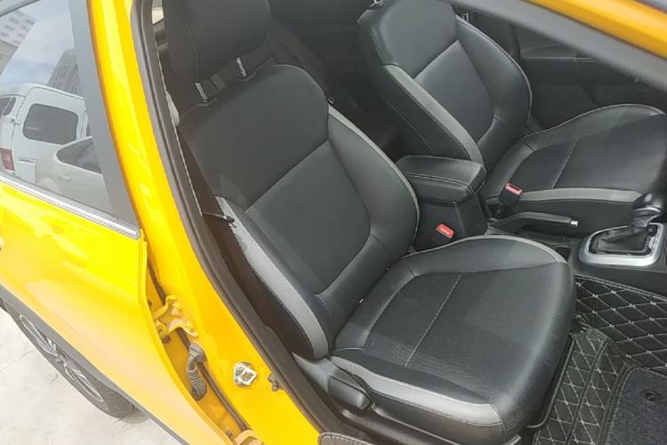 Used Kia kx1 Stonic 2019 1.4L Automatic Fun Edition China VI Right Front Seat