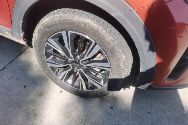 Used Kia kx1 Stonic 2019 1.4L Automatic Sport Edition China VI Right Front Wheel Hub