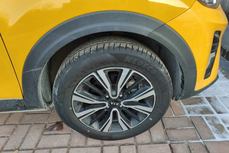 Used Kia kx1 Stonic 2019 1.4L Automatic Fun Edition China VI Right Front Wheel Hub