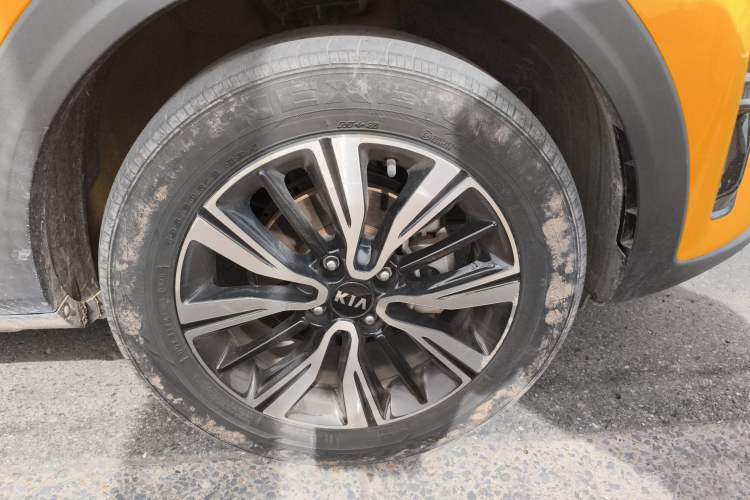 Used Kia kx1 Stonic 2019 1.4L Automatic Fun Edition China VI Right Front Wheel Hub
