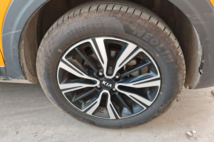 Used Kia kx1 Stonic 2019 1.4L Automatic Fun Edition China VI Right Front Wheel Hub