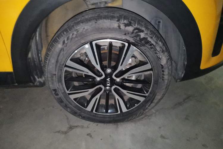 Used Kia kx1 Stonic 2019 1.4L Automatic Fashion Edition China VI Right Front Wheel Hub