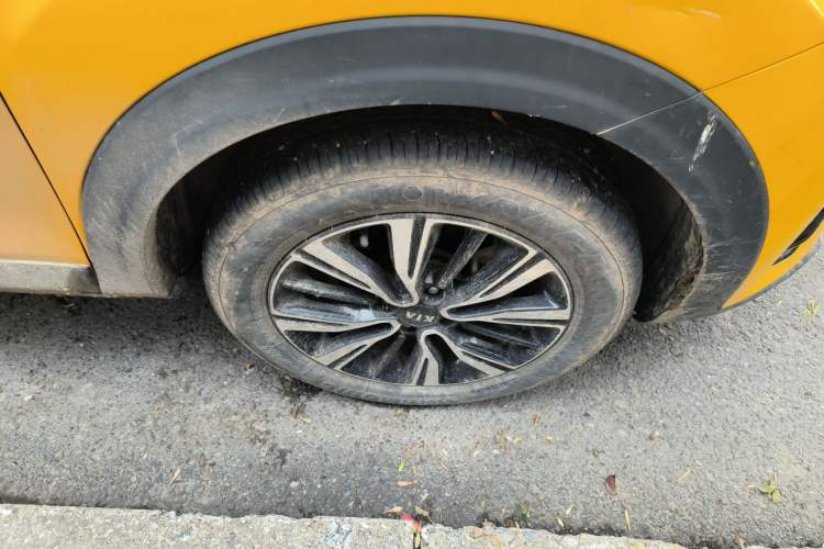 Used Kia kx1 Stonic 2019 1.4L Automatic Fun Edition China VI Right Front Wheel Hub