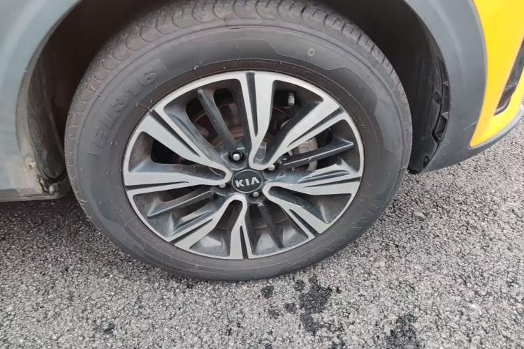 Used Kia kx1 Stonic 2019 1.4L Automatic Sport Edition China VI Right Front Wheel Hub
