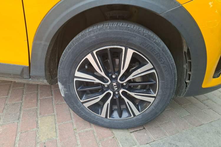 Used Kia kx1 Stonic 2019 1.4L Automatic Sport Edition China VI Right Front Wheel Hub