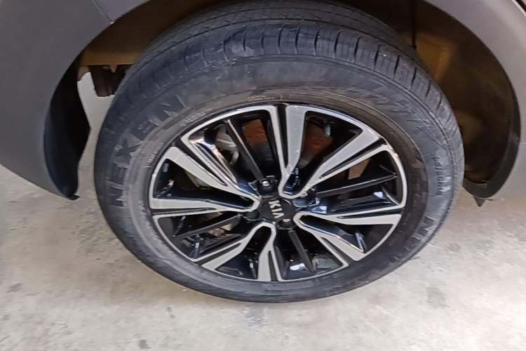 Used Kia kx1 Stonic 2019 1.4L Automatic Sport Edition China VI Right Rear Wheel Hub