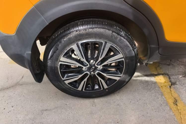 Used Kia kx1 Stonic 2019 1.4L Automatic Sport Edition China VI Right Rear Wheel Hub