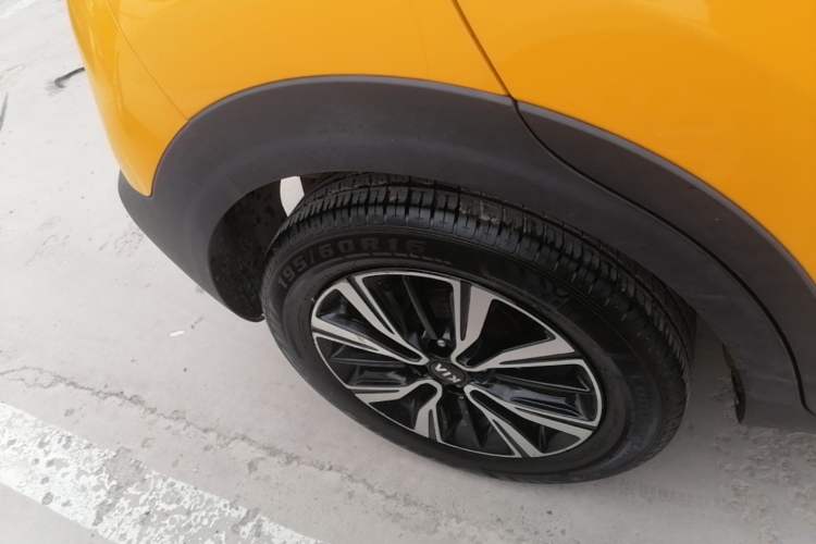 Used Kia kx1 Stonic 2019 1.4L Automatic Sport Edition China VI Right Rear Wheel Hub
