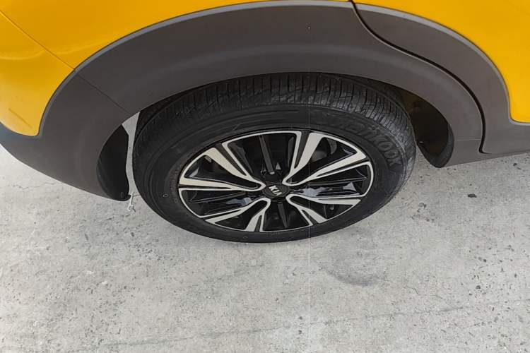 Used Kia kx1 Stonic 2019 1.4L Automatic Fun Edition China VI Right Rear Wheel Hub