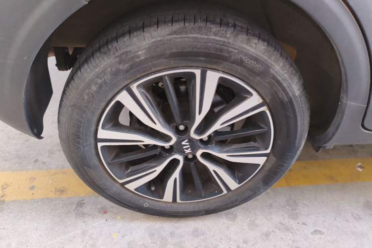 Used Kia kx1 Stonic 2019 1.4L Automatic Sport Edition China VI Right Rear Wheel Hub