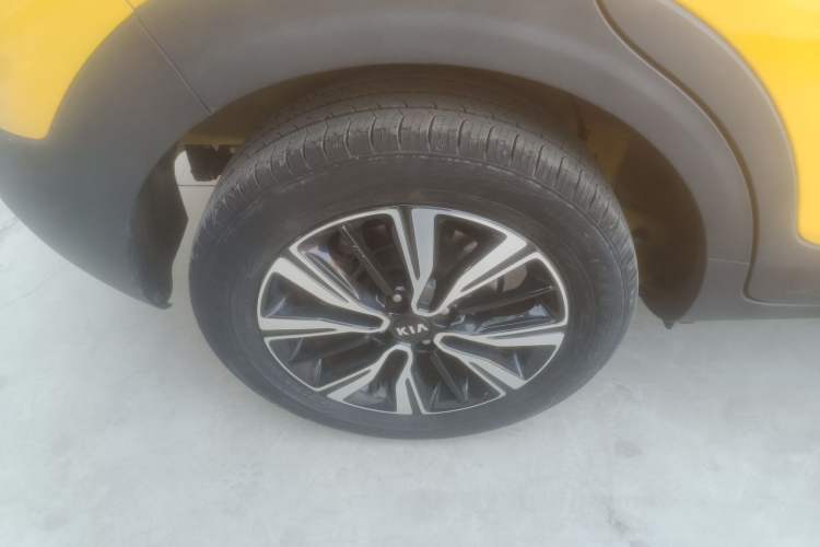 Used Kia kx1 Stonic 2019 1.4L Automatic Fun Edition China VI Right Rear Wheel Hub