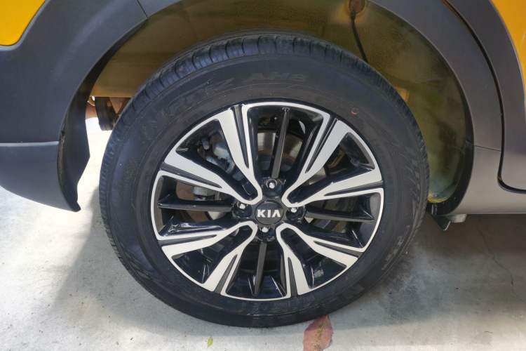 Used Kia kx1 Stonic 2019 1.4L Automatic Sport Edition China VI Right Rear Wheel Hub