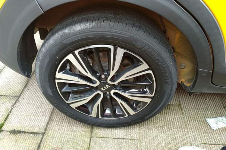 Used Kia kx1 Stonic 2019 1.4L Automatic Fun Edition China VI Right Rear Wheel Hub
