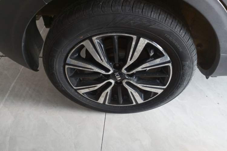 Used Kia kx1 Stonic 2019 1.4L Automatic Fun Edition China VI Right Rear Wheel Hub