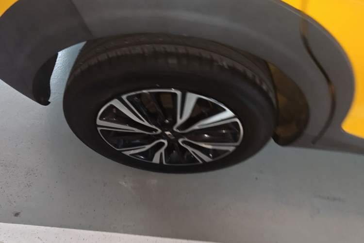 Used Kia kx1 Stonic 2019 1.4L Automatic Sport Edition China VI Right Rear Wheel Hub