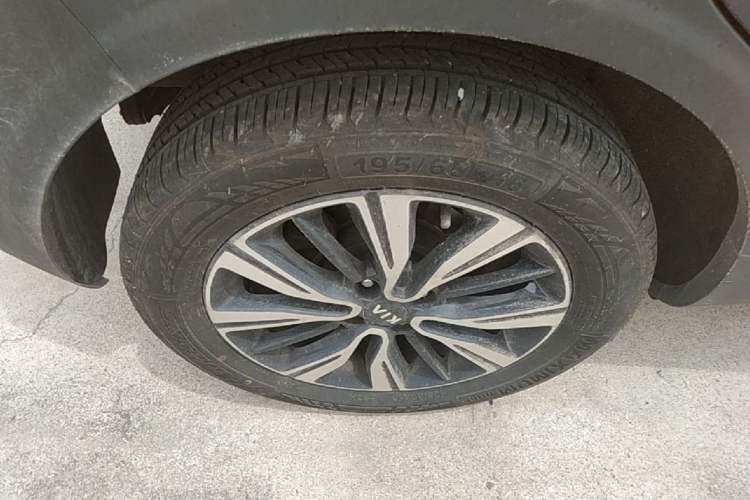 Used Kia kx1 Stonic 2019 1.4L Automatic Fun Edition China VI Right Rear Wheel Hub