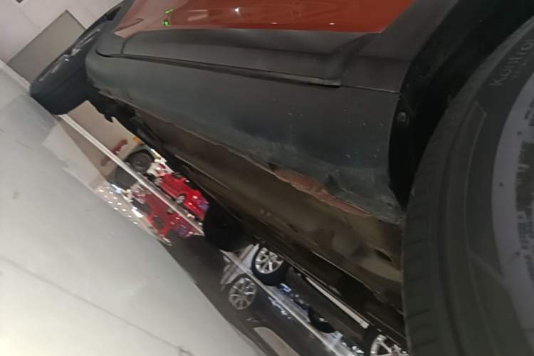 Used Kia kx1 Stonic 2019 1.4L Automatic Sport Edition China VI Right Side Sill
