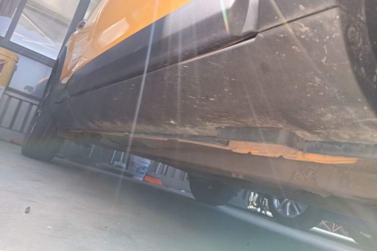 Used Kia kx1 Stonic 2019 1.4L Automatic Sport Edition China VI Right Side Sill