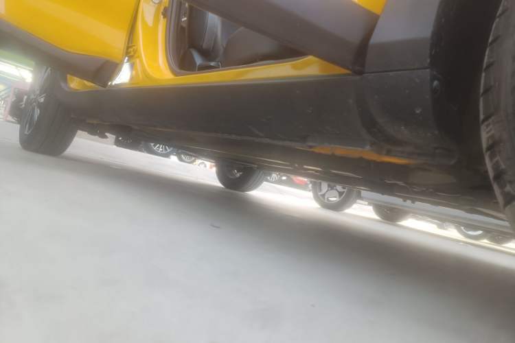Used Kia kx1 Stonic 2019 1.4L Automatic Fun Edition China VI Right Side Sill