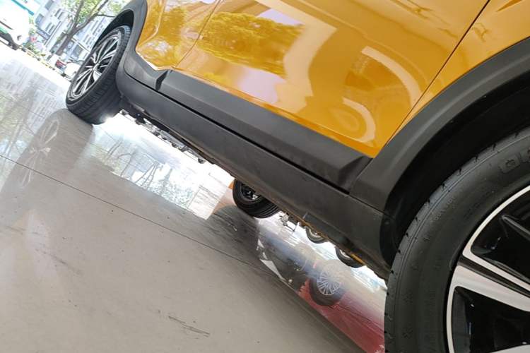 Used Kia kx1 Stonic 2019 1.4L Automatic Sport Edition China VI Right Side Sill