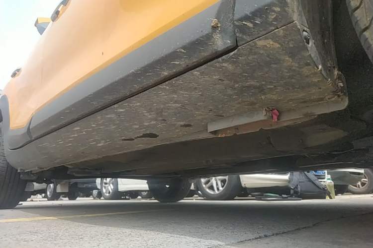 Used Kia kx1 Stonic 2019 1.4L Automatic Fun Edition China VI Right Side Sill