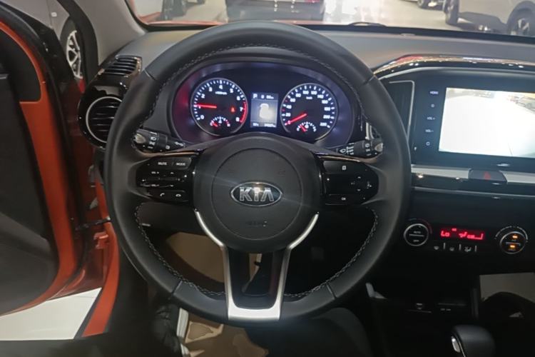 Used Kia kx1 Stonic 2019 1.4L Automatic Sport Edition China VI Steering Wheel