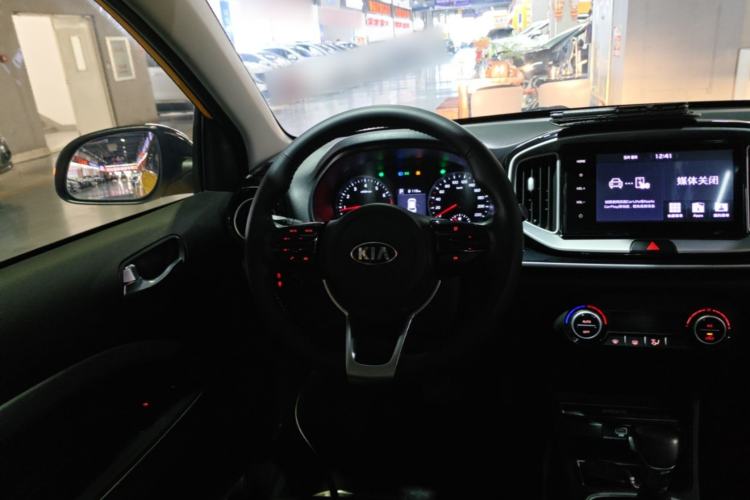 Used Kia kx1 Stonic 2019 1.4L Automatic Sport Edition China VI Steering Wheel