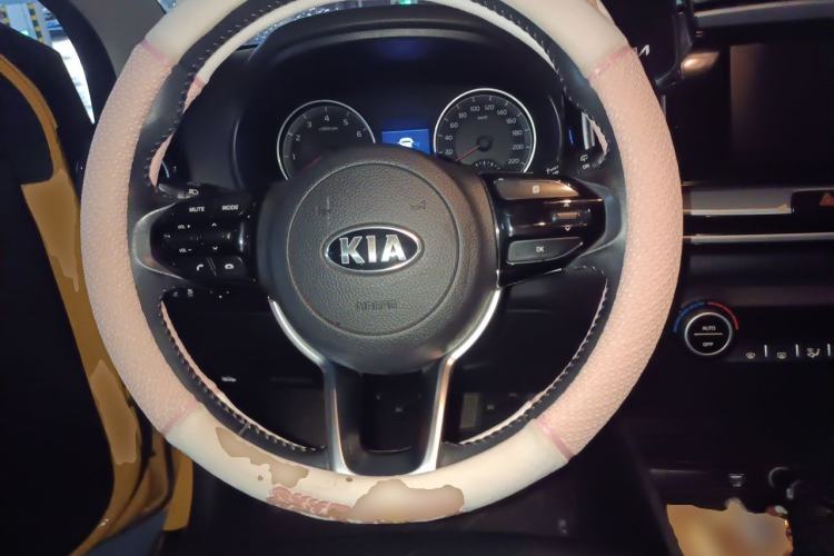 Used Kia kx1 Stonic 2019 1.4L Automatic Sport Edition China VI Steering Wheel