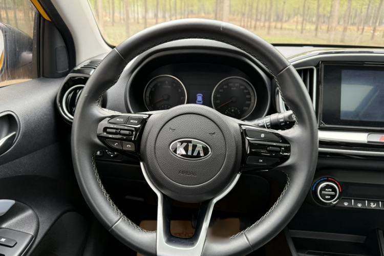 Used Kia kx1 Stonic 2019 1.4L Automatic Fun Edition China V Standard Steering Wheel