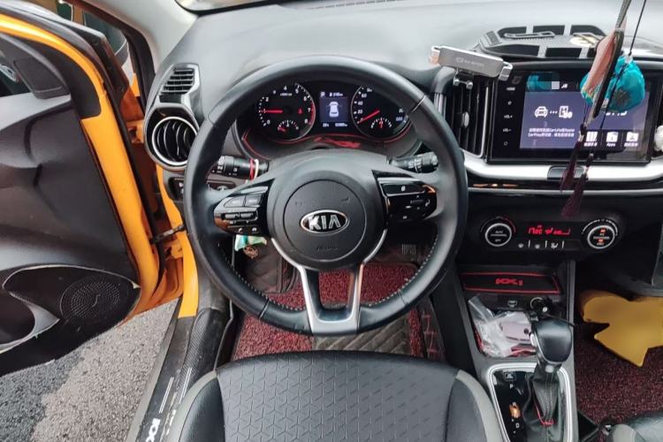 Used Kia kx1 Stonic 2019 1.4L Automatic Sport Edition China VI Steering Wheel