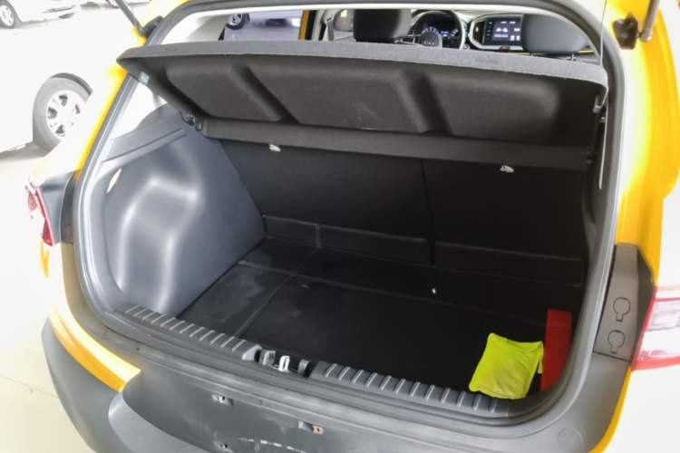 Used Kia kx1 Stonic 2019 1.4L Automatic Fun Edition China VI Trunk
