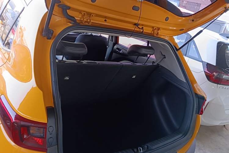 Used Kia kx1 Stonic 2019 1.4L Automatic Sport Edition China VI Trunk