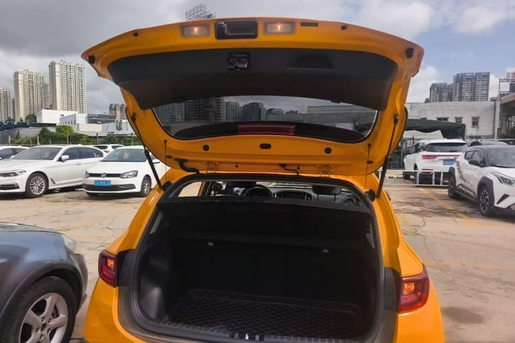 Used Kia kx1 Stonic 2019 1.4L Automatic Sport Edition China VI Trunk